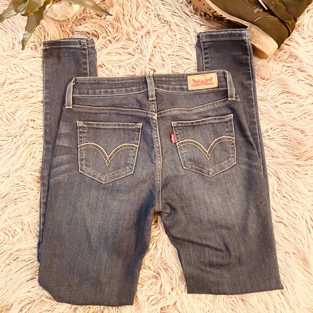 EUC Levi’s skinny jeans
